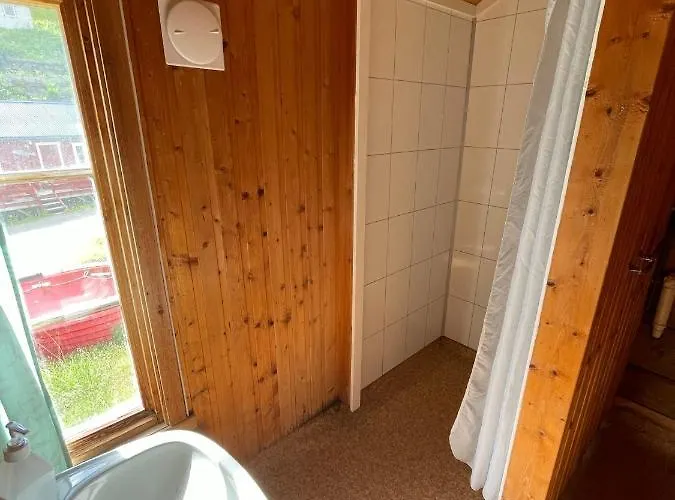 Klingenberg Rorbuer Деревянный коттедж *