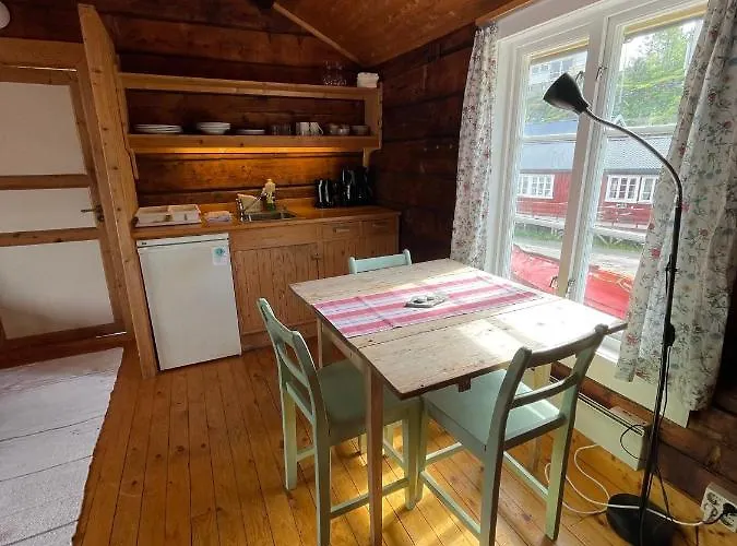 Klingenberg Rorbuer Деревянный коттедж